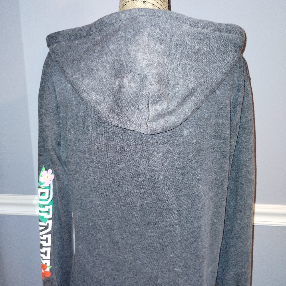 Full zip - Picture 8 of 9